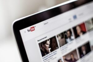Come scaricare video da YouTube senza programmi: funziona su iPhone e Android in 3 tap